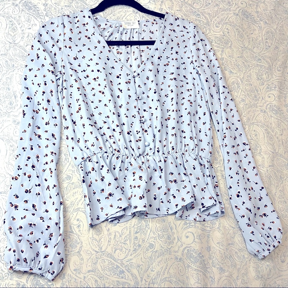 Beautiful blue blouse with brown floral prints! 💙
